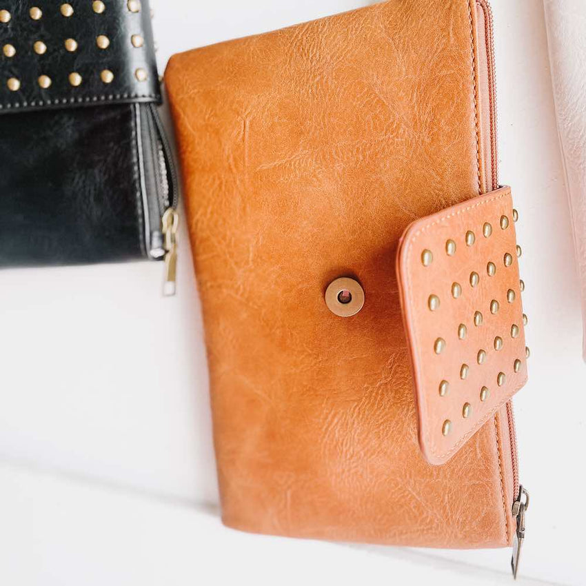 Riviera Maya Rivet Clutch