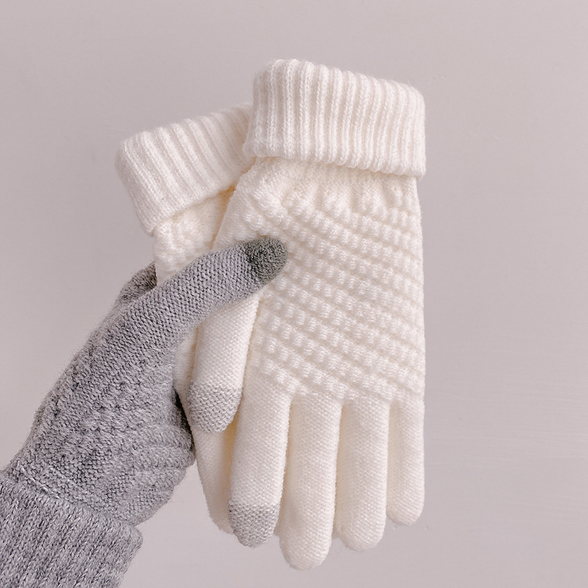 Self-Heating Knit Gloves – Cute & Warm Design