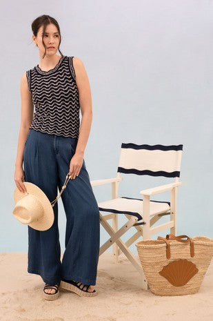 Wavy Pattern Sleeveless Knit Sweater